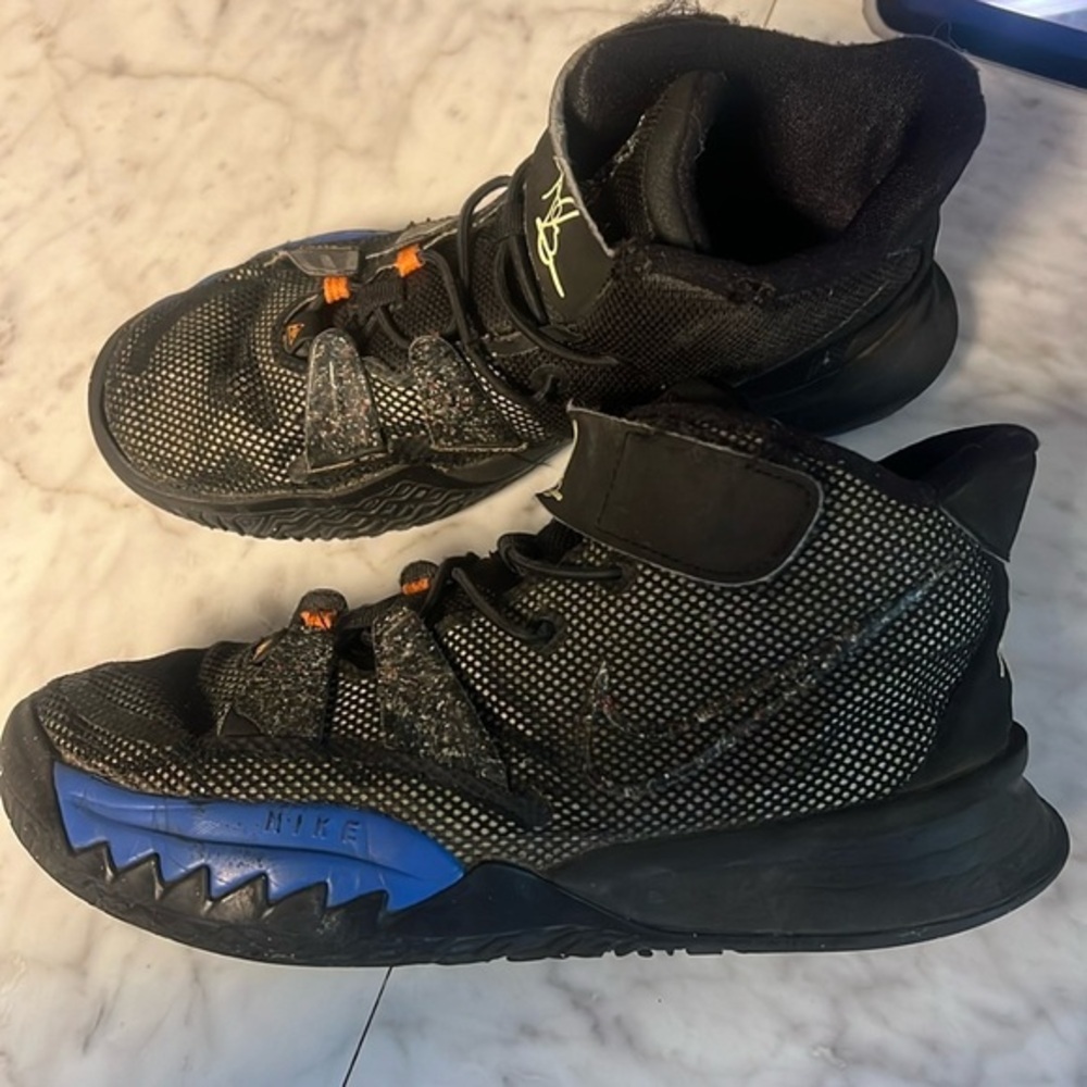 Youth Boys Nike Kyrie 7 size 3Y Black and Blue Basketball Shoes Play Condition
